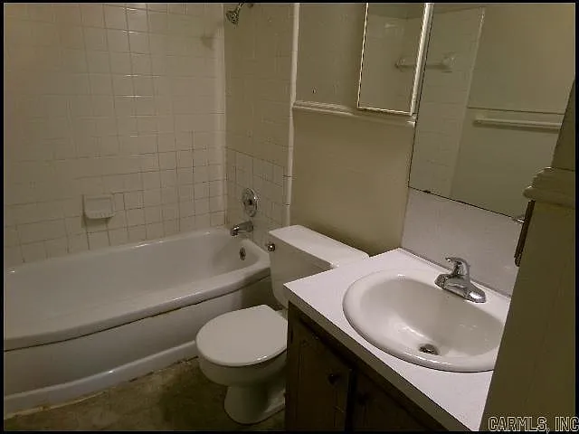 166 Tulane — Photo 15