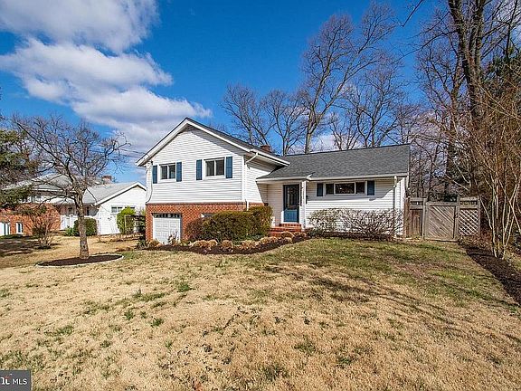 2nd image of 10822 Charles Dr