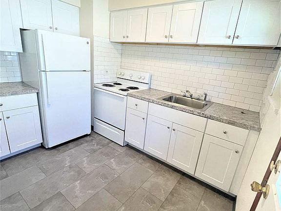 4th image of 3209-3231 SE Clinton St #15340185