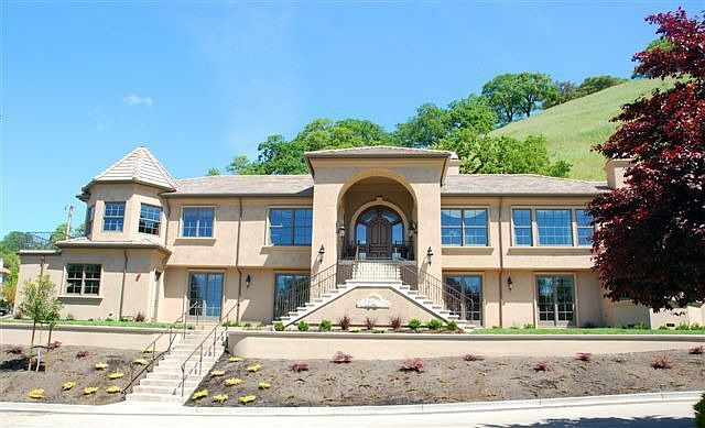 New Custom Home in Alamo