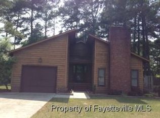 5590 One Putt Ln, Hope Mills, NC 28348