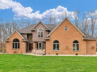 541 Hickory Ln, Charleston, IL 61920