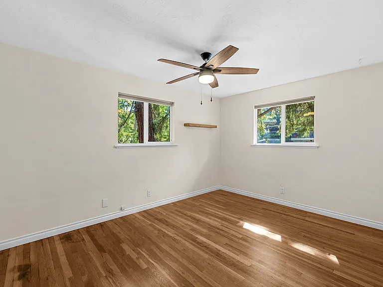 459 Herbert St — Photo 10