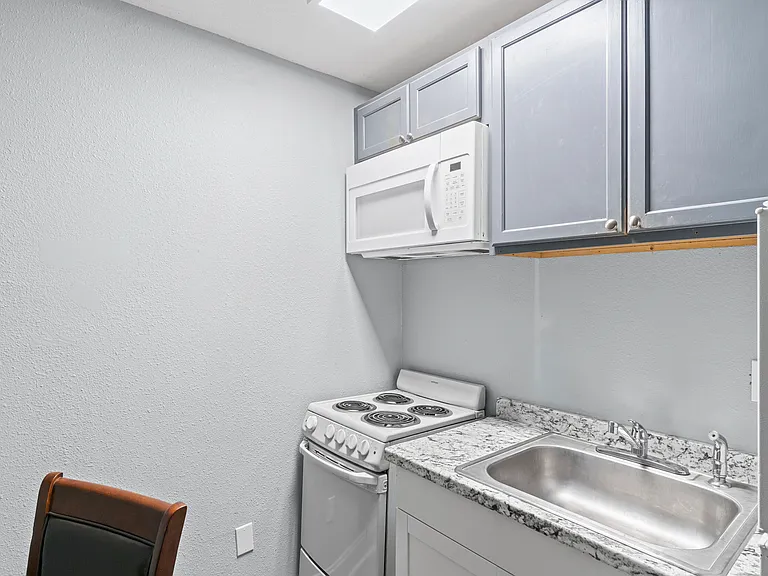 99 Lawson Dr — Photo 2