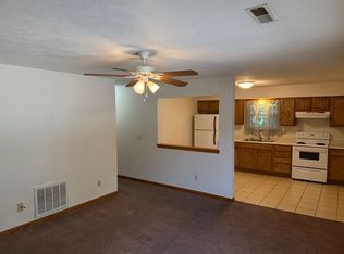 206 N Meek St #D, Eureka, IL