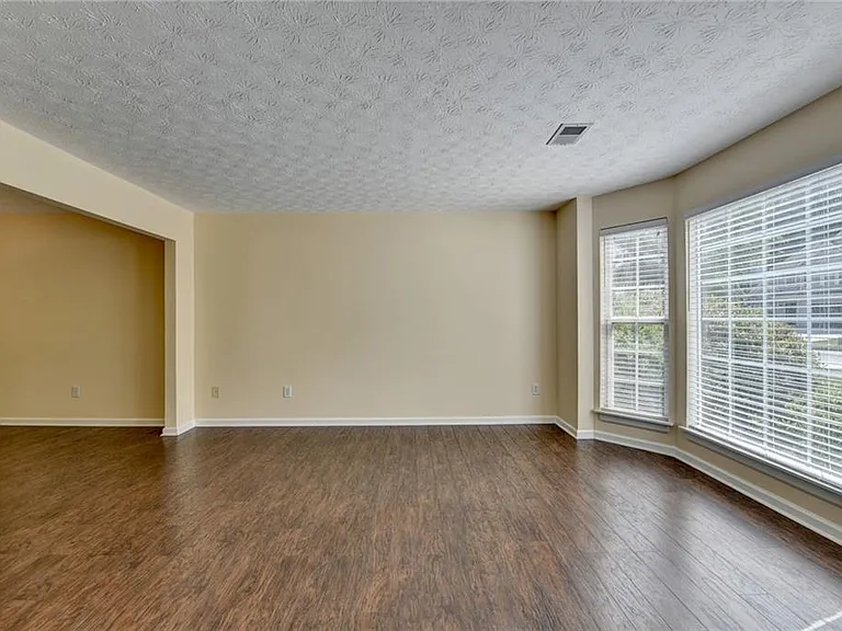 3380 McClure Woods Dr — Photo 6