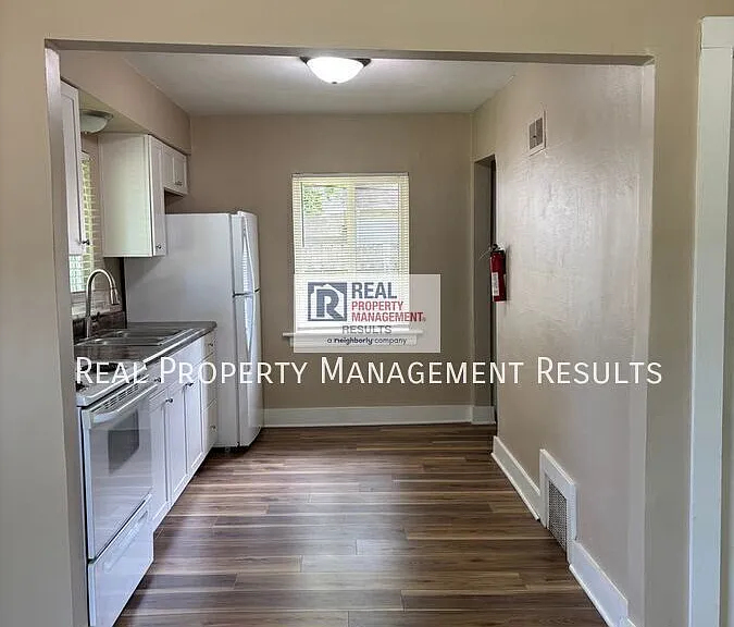 1500 S Harlan Ave #B — Photo 5