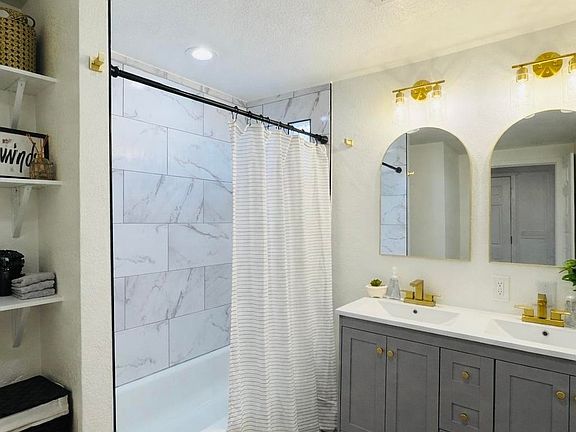 3rd image of 420 E 57th St #283