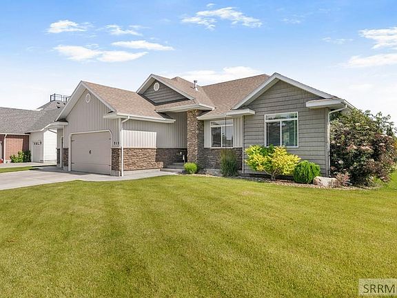 3rd image of 212 Calistoga Dr