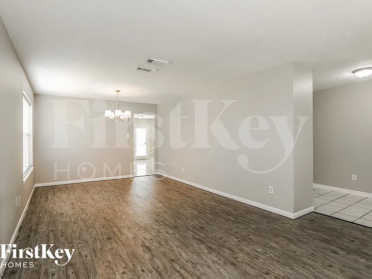 518 Foxglove Dr — Photo 5