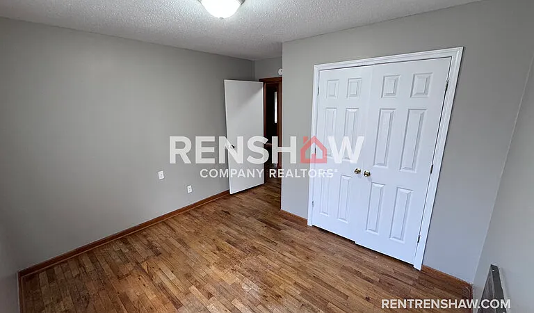92 Navy Dr E — Photo 10