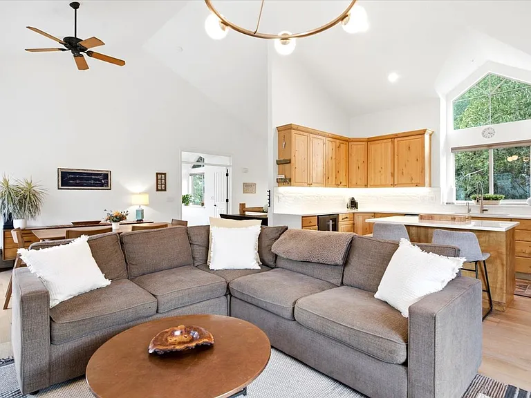 7435 Brook Hollow Loop Rd — Photo 4