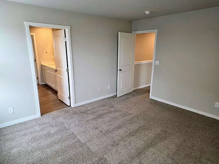 655 NW Williamsburg Ln — Photo 21