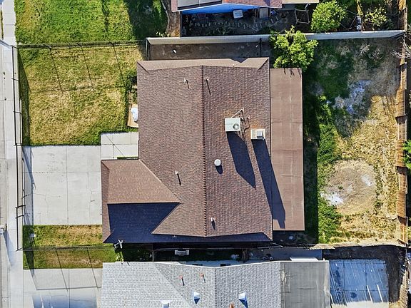 3rd image of 1904 Fairview Rd