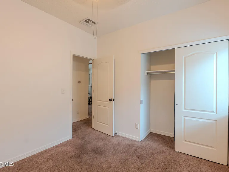 2232 Honour Point Pl — Photo 30