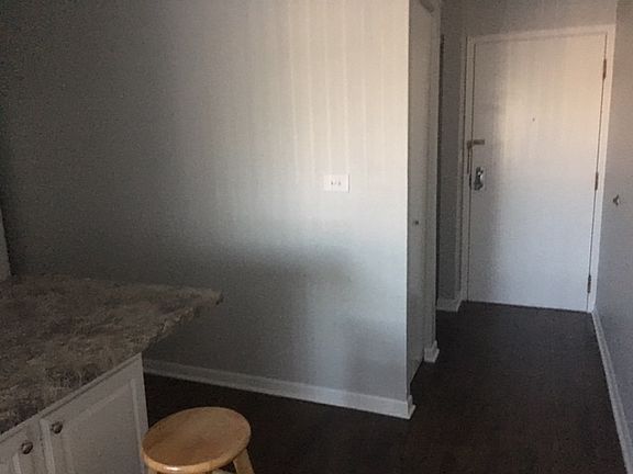 3rd image of 4600 N Cumberland Ave Unit 105