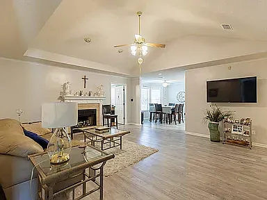 3 bed, 1816 sqft, $2,195 — Photo 1