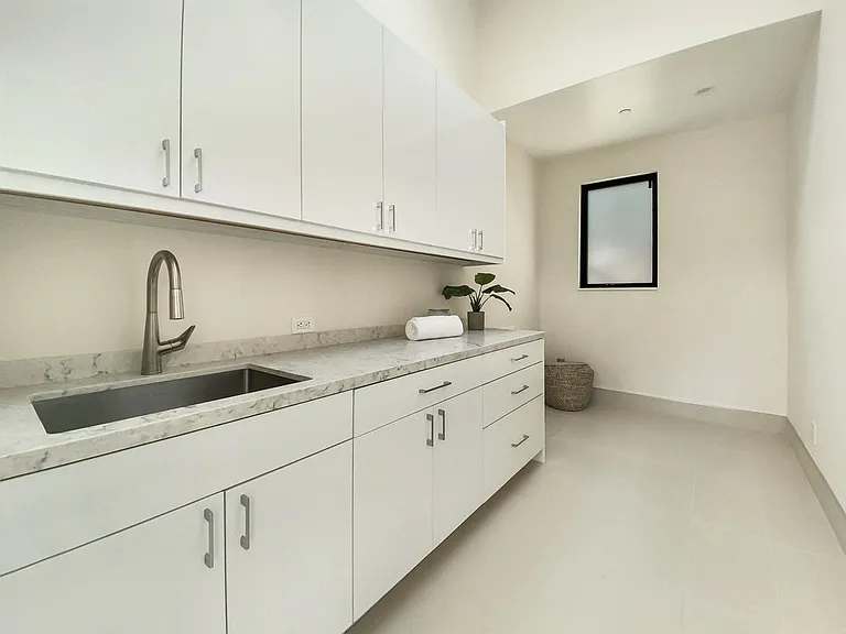 10 Notre Dame Pl — Photo 34