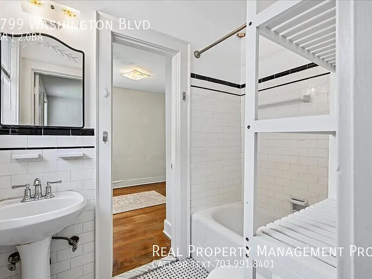 2799 Washington Blvd — Photo 17