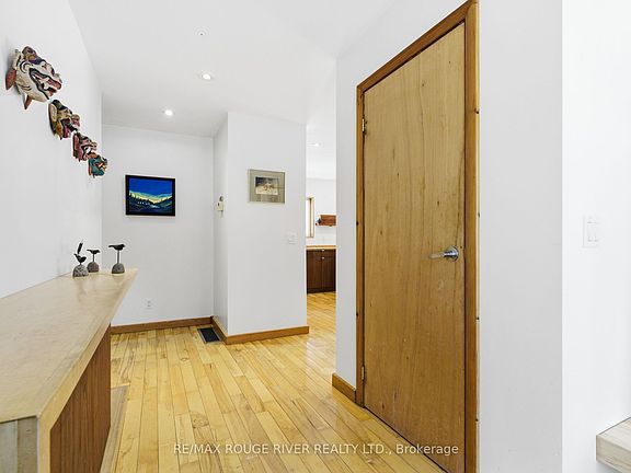 4th image of 377 Clarkson Rd