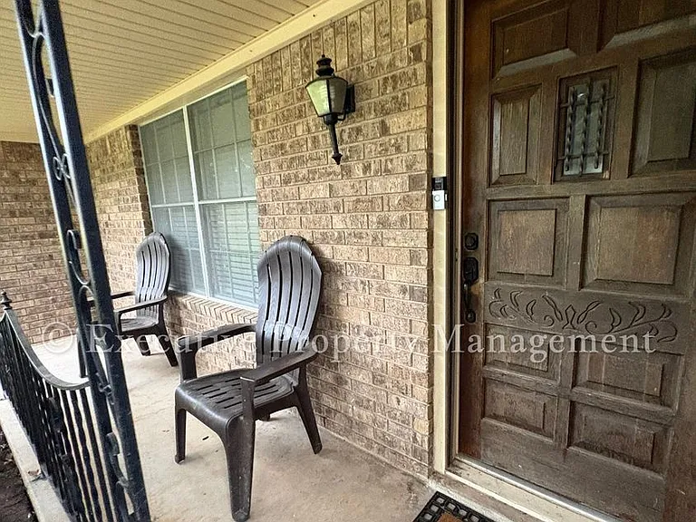 410 Jeffrey Ln — Photo 8