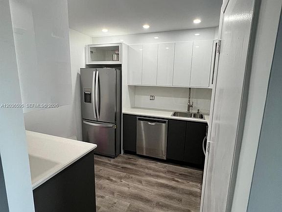 5th image of 4164 Inverrary Dr APT 1004