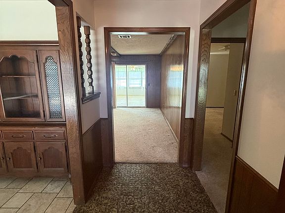 4th image of 1720 Terrace Dr