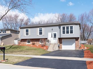 664 Londonberry Ln, Bolingbrook, IL 60440