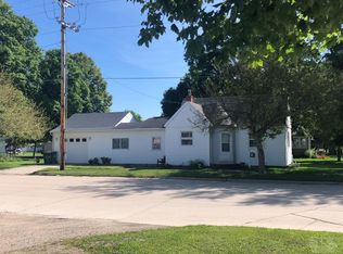 21 1st Ave NE, Britt, IA 50423