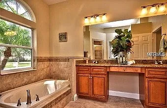 12421 Seabrook Dr — Photo 4