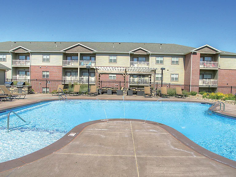 Summit Falls Apartments & Townhomes — Photo 9