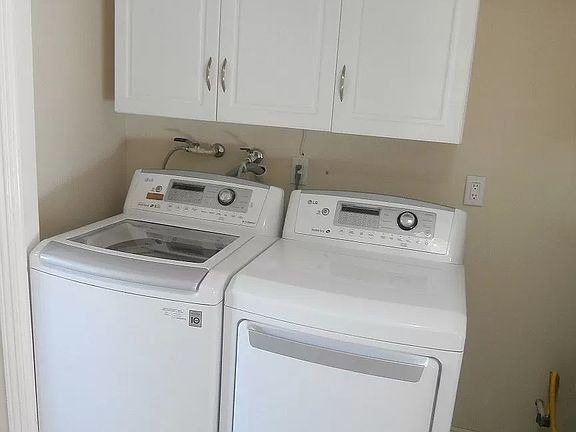 4th image of 1711 Grismer Ave APT 26