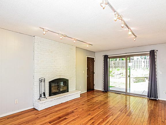 4th image of 4708 W 102nd St