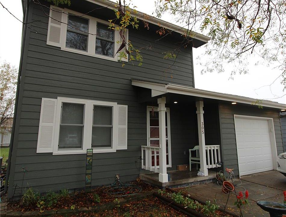 1st image of 305 10th St SE