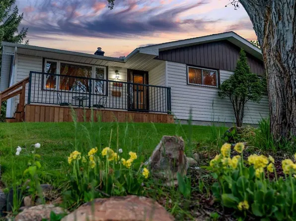3027 NE Brentwood Blvd NW, Calgary, AB T2L 1J6