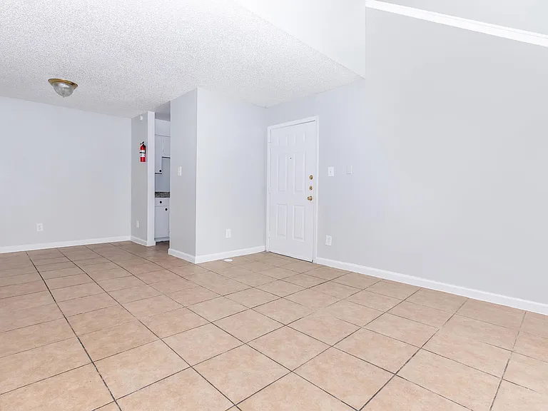 3737 Hillcroft Apartments — Photo 22