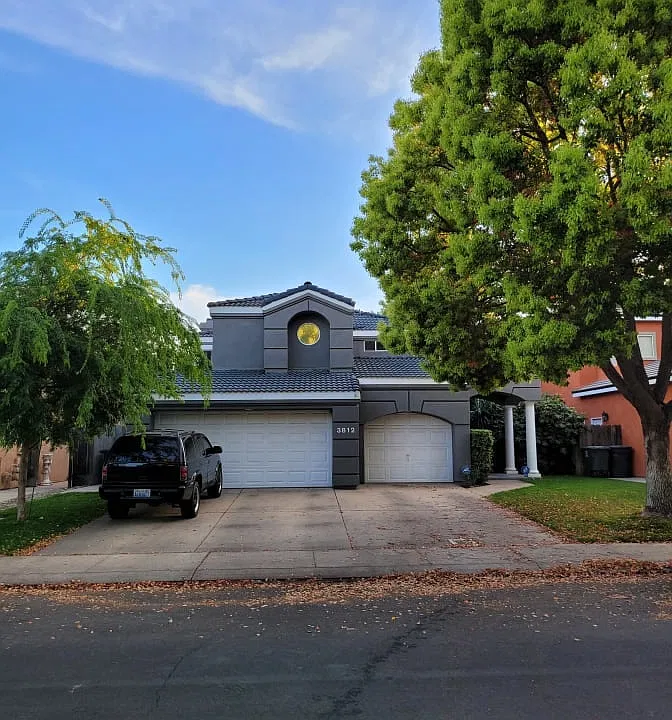 3812 Dillingham Ave