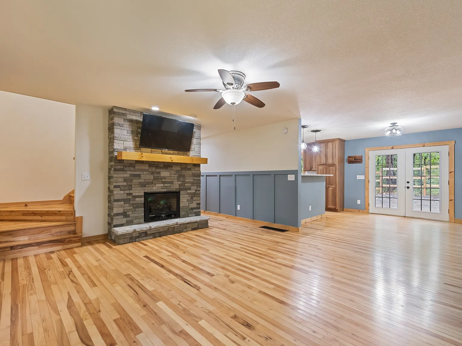 4 bed, 2.5 bath, 2522 sqft, $2,600 — Photo 3