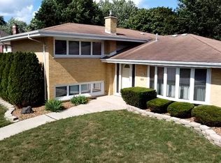 8857 Pleasant Ave, Hickory Hills, IL 60457
