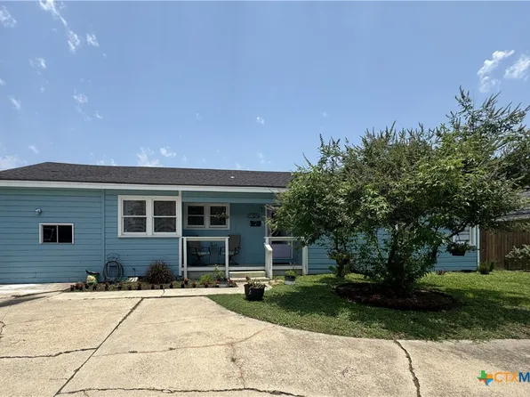 1104 E Crestwood Dr, Victoria, TX 77901