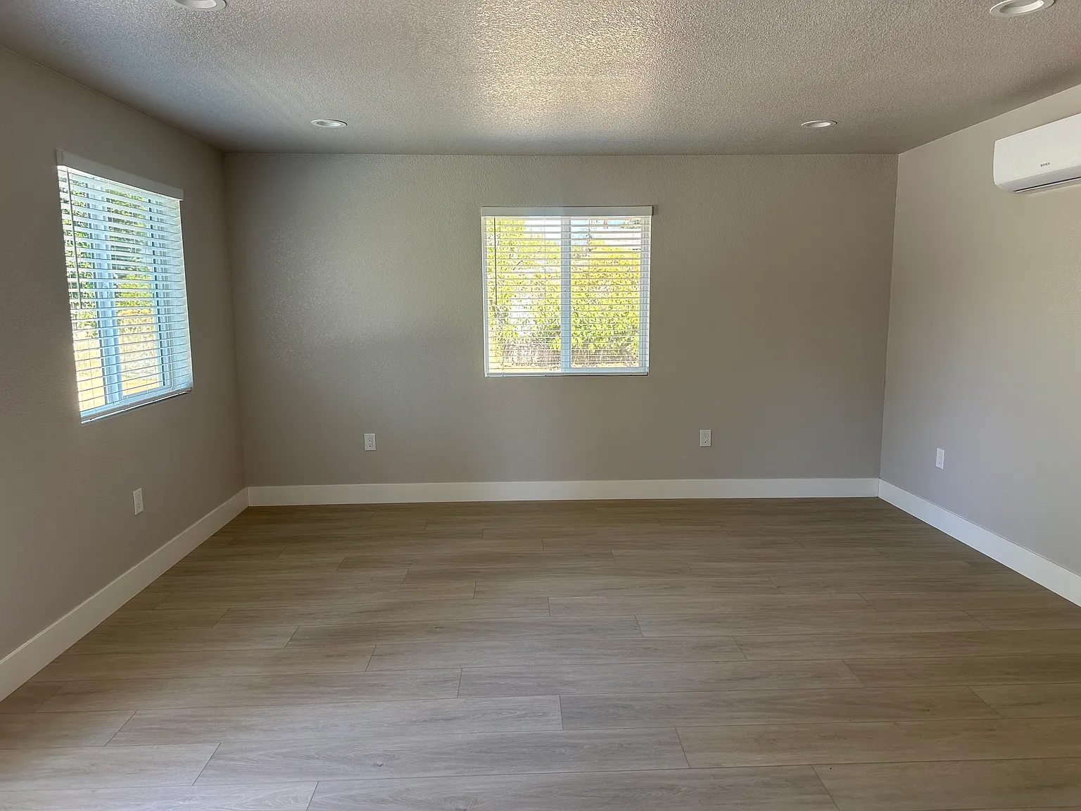 3 bed, 1200 sqft, $2,900 — Photo 2
