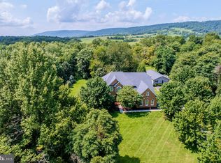 17301 Roundmont Pl, Round Hill, VA 20141