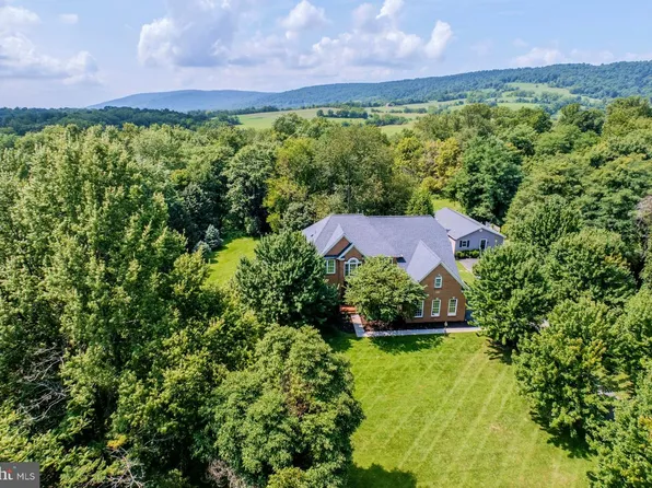 17301 Roundmont Pl, Round Hill, VA 20141