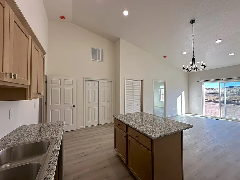 1744 Mariposa Rd #B-2 — Photo 8