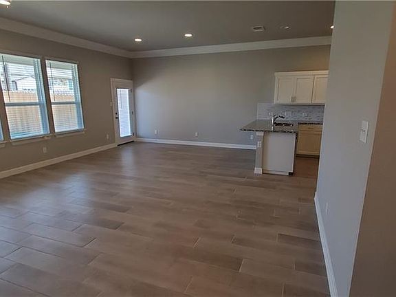 3rd image of 108 Everett Ct #B