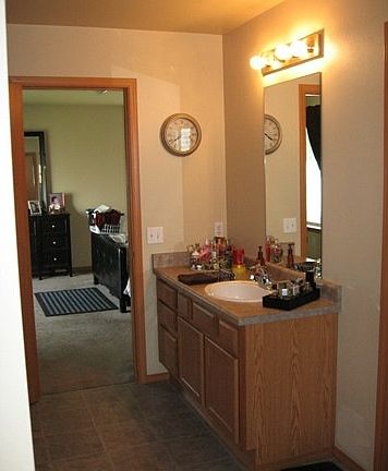 5th image of 573 NW Stendahl Ct