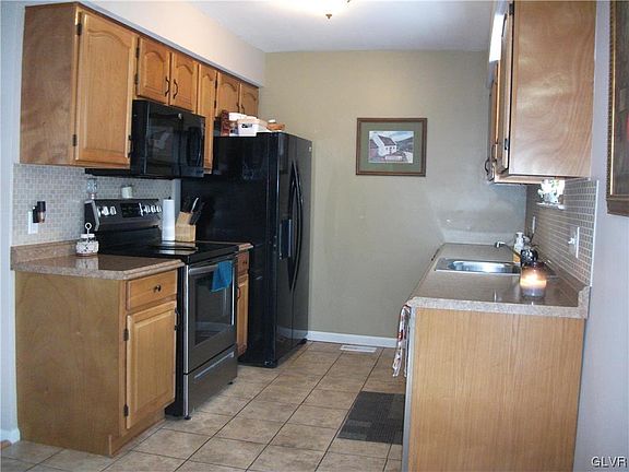 5th image of 1076 Westbury Dr