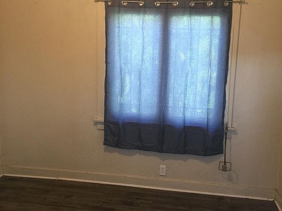 3rd image of 965 1/2 White Knoll Dr