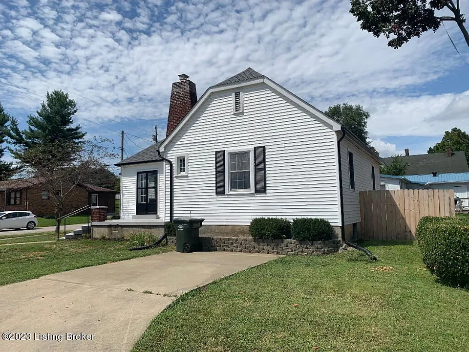 201 E 2nd St