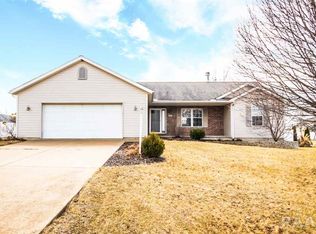 100 Wildflower Ave, Metamora, IL 61548